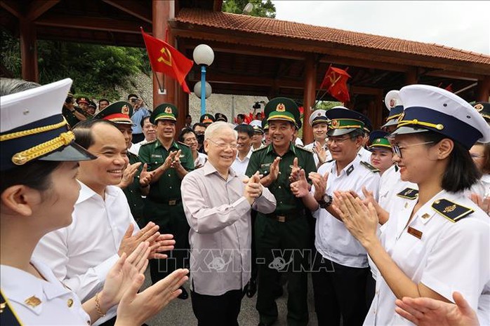 Những hình ảnh Tổng Bí thư Nguyễn Phú Trọng thăm Cửa khẩu Quốc tế Hữu Nghị - Ảnh 1.