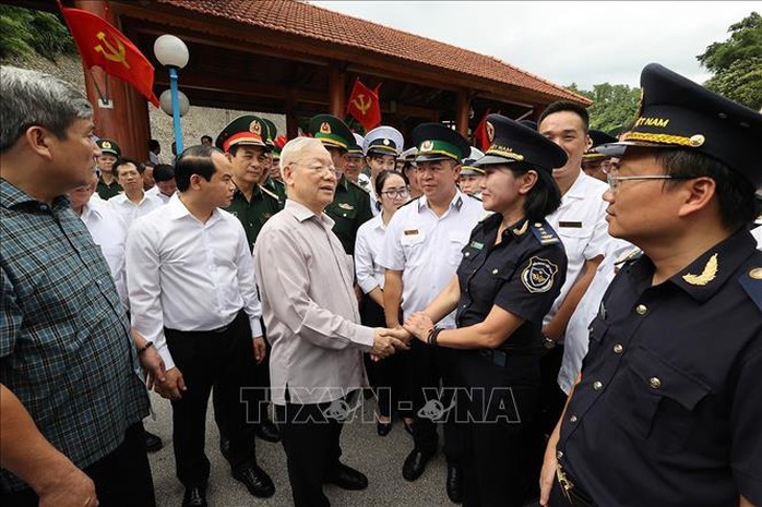 Những hình ảnh Tổng Bí thư Nguyễn Phú Trọng thăm Cửa khẩu Quốc tế Hữu Nghị - Ảnh 8.