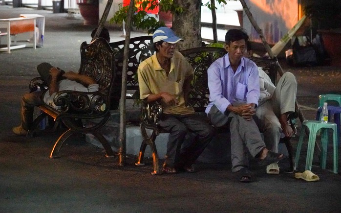 Vượt ngàn cây số, làm thủ tục nhập học cho con từ 3 giờ sáng - Ảnh 4. Vượt ngàn cây số, làm thủ tục nhập học tỷ lệ kèo nhà cái hôm nay từ 3 giờ sáng - Ảnh 4.