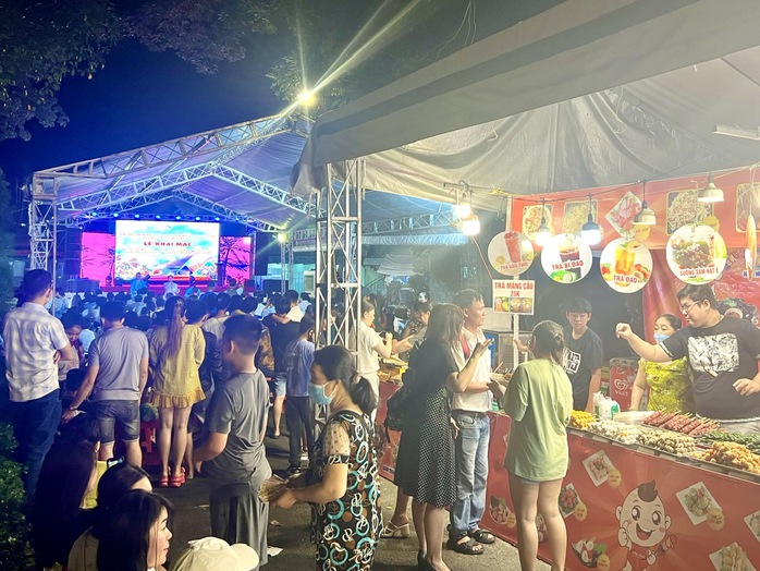 Lễ hội văn hóa - ẩm thực đang diễn ra tại công viên lớn nhất Thủ Dầu Một - Ảnh 3.