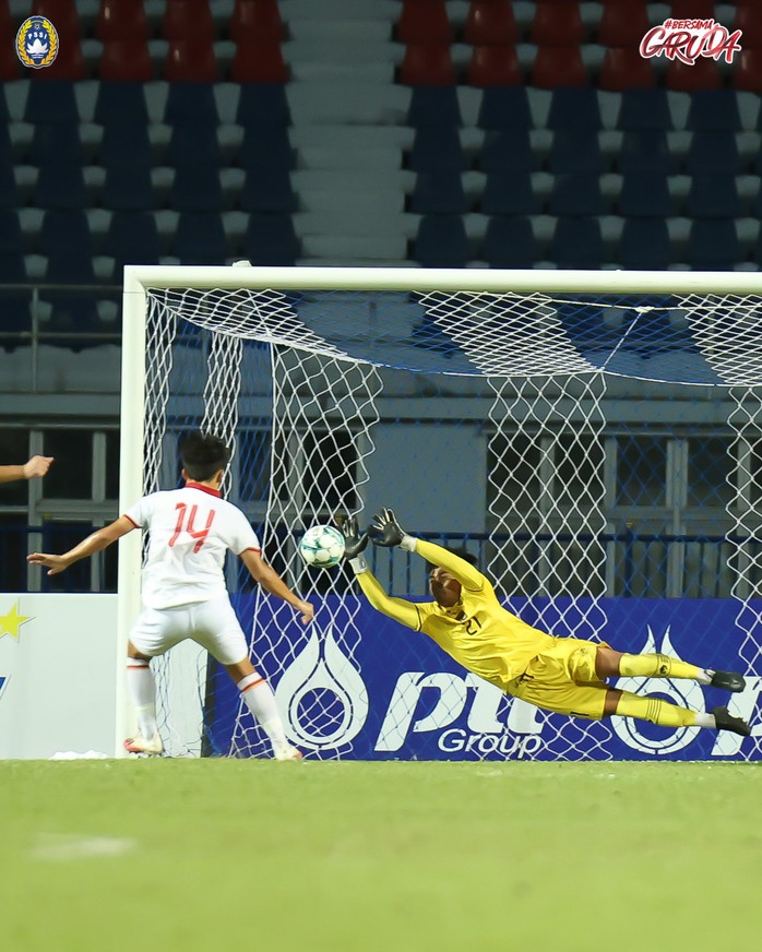 Thua U23 Việt Nam trong loạt sút 11 m, thủ môn U23 Indonesia vẫn được ngợi khen - Ảnh 1.