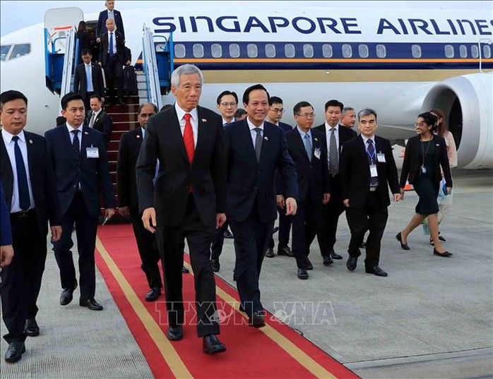 Thủ tướng Singapore Lý Hiển Long tới Hà Nội, bắt đầu thăm Việt Nam - Ảnh 4.