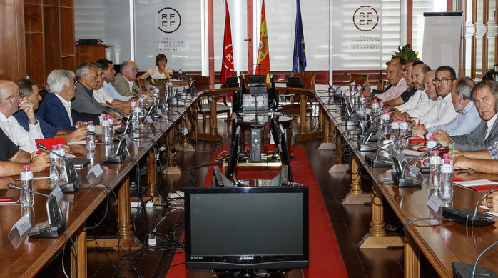 LĐBĐ Tây Ban Nha chính thức yêu cầu chủ tịch Rubiales từ chức - Ảnh 1.