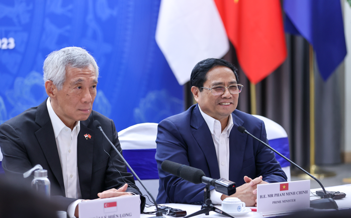 Thủ tướng Phạm Minh Chính và Thủ tướng Lý Hiển Long đối thoại với các lãnh đạo trẻ - Ảnh 1.