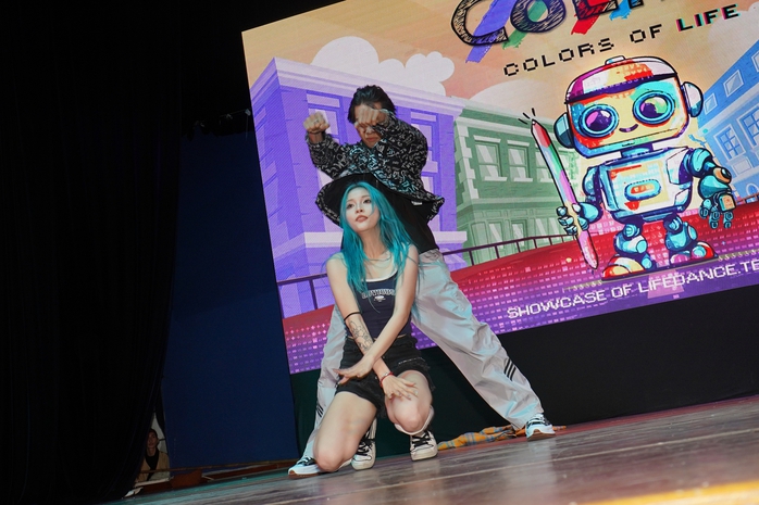 Quang Đăng và bạn gái khoe vũ đạo nóng bỏng tại sự kiện - Ảnh 4.