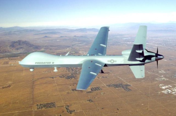 Nga xuất kích máy bay chiến đấu chặn UAV Mỹ gần Crimea - Ảnh 1.
