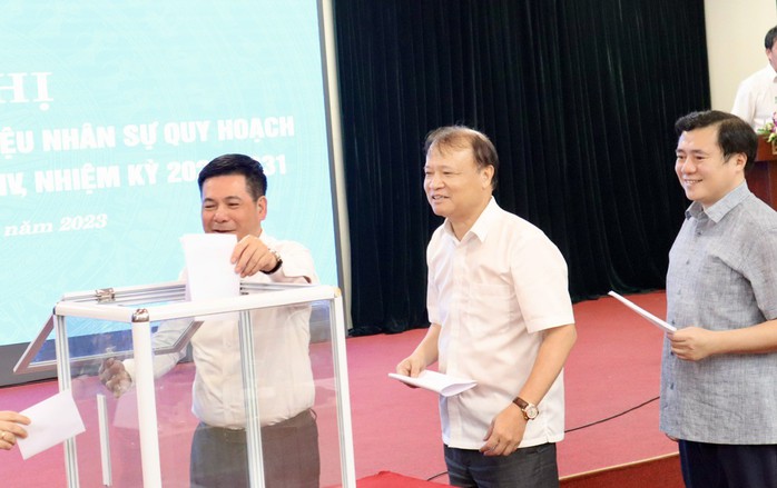 Lấy phiếu tín nhiệm với Bộ trưởng Nguyễn Hồng Diên và 3 Thứ trưởng Bộ Công Thương - Ảnh 1.