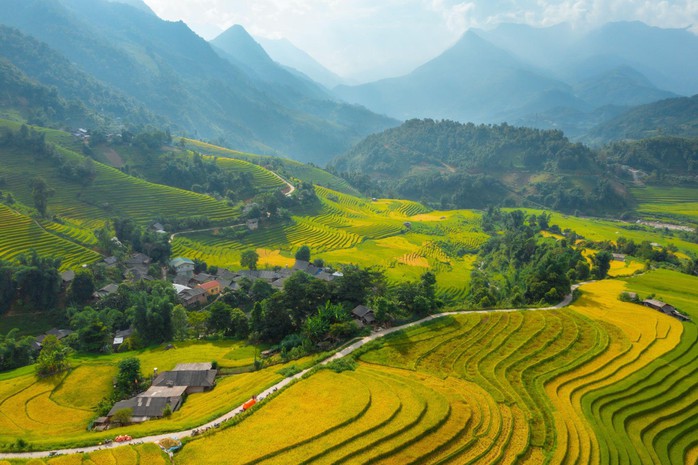 Ngỡ ngàng trước vẻ đẹp tựa tranh vẽ của ruộng bậc thang Sa Pa - Ảnh 1. Ngỡ ngàng trước vẻ đẹp tựa tranh vẽ của ruộng bậc thang Sa Pa - Ảnh 1.