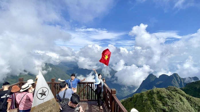 Ngỡ ngàng trước vẻ đẹp tựa tranh vẽ của ruộng bậc thang Sa Pa - Ảnh 6. Ngỡ ngàng trước vẻ đẹp tựa tranh vẽ của ruộng bậc thang Sa Pa - Ảnh 6.