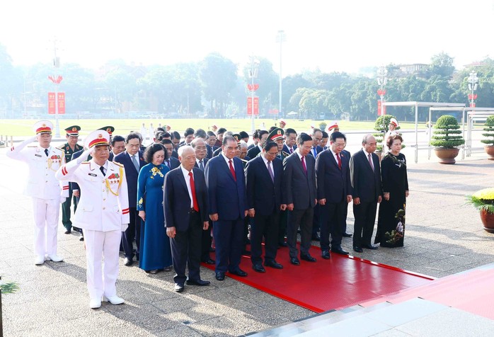 Tưởng nhớ Chủ tịch Hồ Chí Minh và các anh hùng liệt sĩ - Ảnh 1.