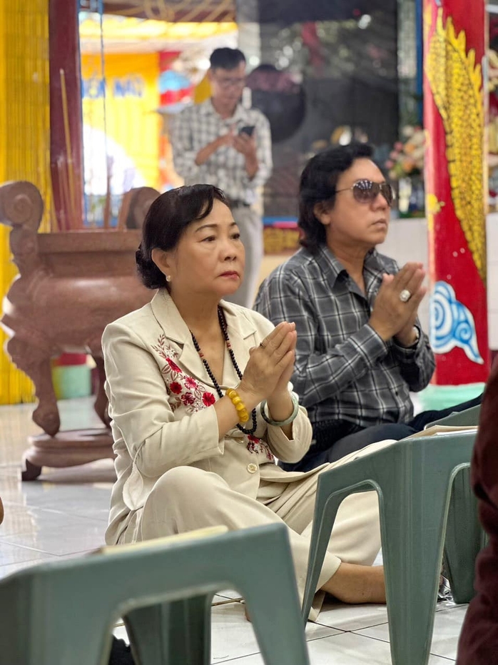 Nghệ sĩ TP HCM xúc động dịp lễ Vu Lan tại chùa Nghệ sĩ - Ảnh 3.
