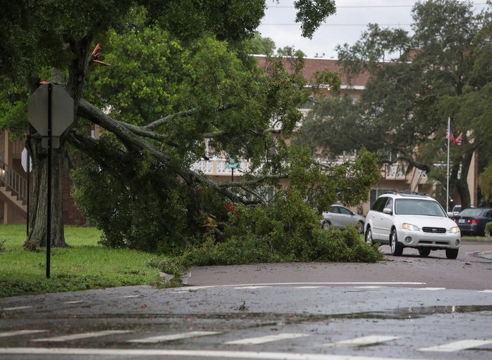 Bang Florida - Mỹ: Đường phố bị nhấn chìm, lũ tràn vào nhà do bão Idalia - Ảnh 1.