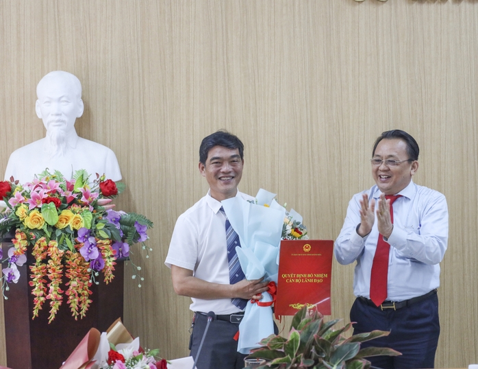 Bổ nhiệm nhiều lãnh đạo sở ngành ở Khánh Hòa theo hướng trẻ hóa - Ảnh 2.