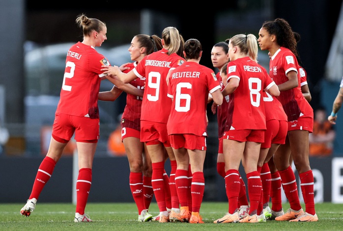 World Cup nữ 2023: Tây Ban Nha mở màn vòng 1/8 bằng trận đấu hủy diệt Thụy Sĩ - Ảnh 1.