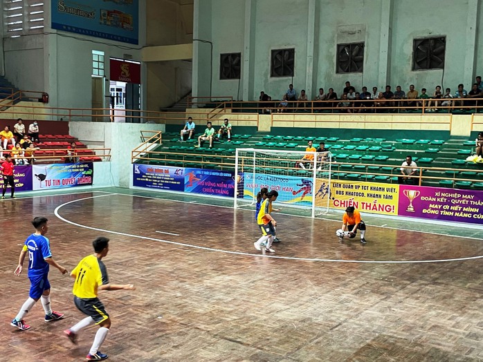 Công đoàn Khatoco tổ chức giải bóng đá nam, nữ với 17 đội bóng - Ảnh 6.