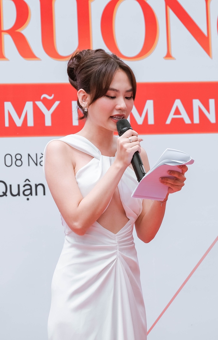 Hoa hậu Mai Phương đắt show làm MC - Ảnh 4.