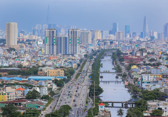 Sức bật cho hạ tầng giao thông TP HCM: Gian nan chuyện vốn - Ảnh 1.