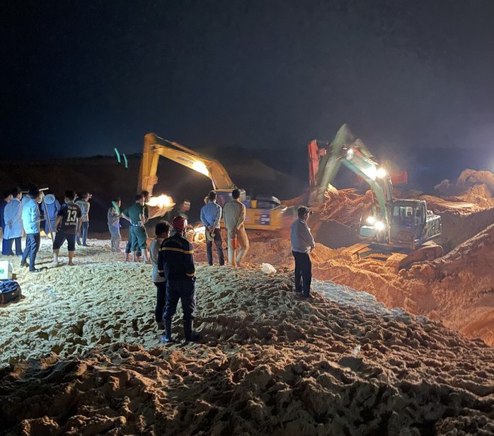 Vụ sập mỏ titan khiến 4 người chết tại Bình Thuận: Chưa đủ căn cứ xác định dấu hiệu tội phạm - Ảnh 1.