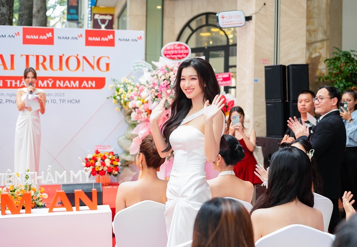 Hoa hậu Mai Phương đắt show làm MC - Ảnh 6.