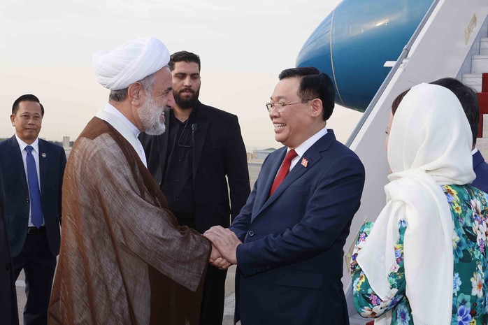 Chủ tịch Quốc hội Vương Đình Huệ tới Tehran, bắt đầu thăm Iran - Ảnh 3.