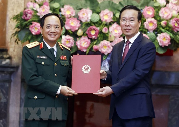 Chủ tịch nước Võ Văn Thưởng trao quyết định thăng quân hàm Thượng tướng quân đội - Ảnh 1.