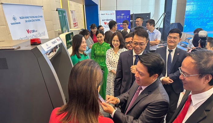 SAIGONBANK triển khai chức năng rút tiền mặt bằng mã QR trên ATM liên kết với NAPAS - Ảnh 2. SAIGONBANK triển khai chức năng rút tiền mặt bằng mã QR trên ATM liên kết với NAPAS - Ảnh 2.