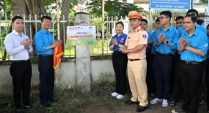 Khánh thành Đường cờ Tổ quốc tại huyện Củ Chi - Ảnh 1. Khánh thành Đường cờ Tổ quốc tại huyện Củ tỷ lệ kèo góc nhà cái - Ảnh 1.