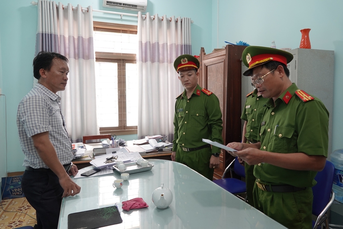 Khởi tố phó phòng giúp cán bộ địa chính làm chuyện sai trái - Ảnh 1.