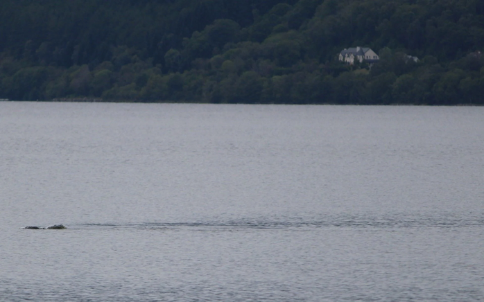 Bức ảnh mới nhất về quái vật bí ẩn tại hồ Loch Ness - Ảnh 4.