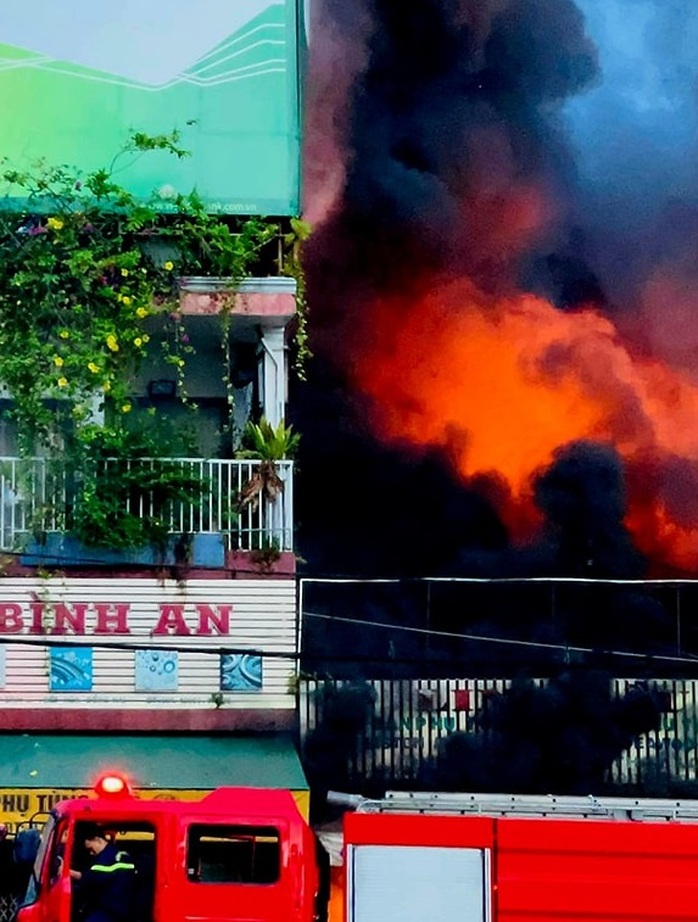 Cháy lớn ở Biên Hòa, Đồng Nai - Ảnh 1.