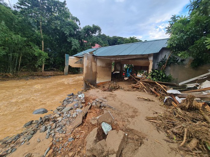 Phó Chủ tịch Hội Chữ thập đỏ huyện “ăn chặn” tiền hỗ trợ lũ lụt - Ảnh 2.