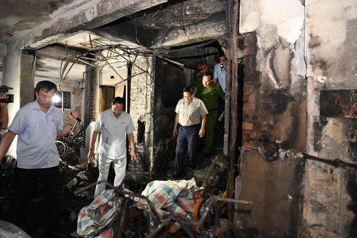 Thủ tướng Phạm Minh Chính tưởng niệm các nạn nhân vụ cháy chung cư mini - Ảnh 5.