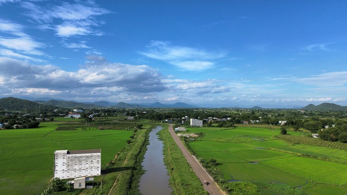 Toàn cảnh hồ thủy lợi ở Bình Thuận - Ảnh 1.