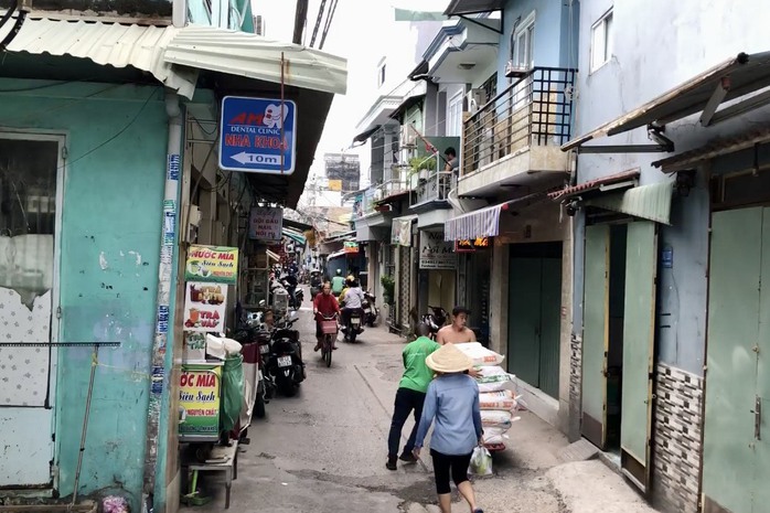 CLIP: Con hẻm gây bất an cho người dân - Ảnh 1.