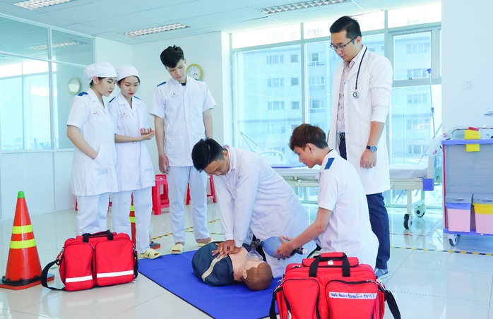 Trường Cao đẳng Đại Việt Sài Gòn tiếp tục tuyển sinh chính quy Cao đẳng Y sỹ đa khoa - Ảnh 2.