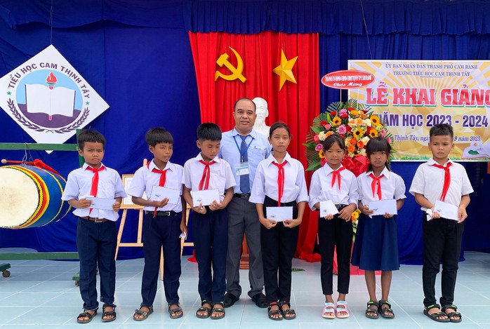 Khatoco đồng hành cùng học sinh, sinh viên đầu năm học mới - Ảnh 2. Khatoco đồng hành cùng học sinh, sinh viên đầu năm học mới - Ảnh 2.