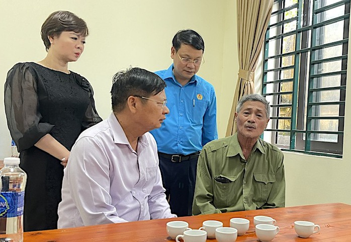 Công đoàn Việt Nam thăm hỏi, hỗ trợ gia đình đoàn viên tử vong trong vụ cháy chung cư mini - Ảnh 3.