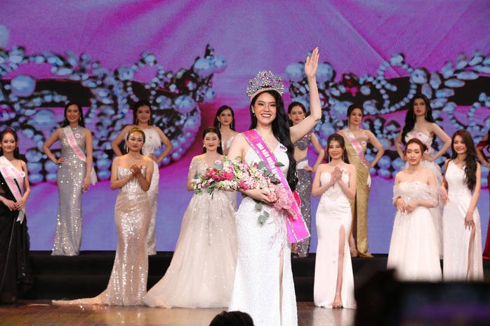 Trần Mỹ Huyền đăng quang cuộc thi dành cho người đẹp hạn chế chiều cao - Ảnh 2.