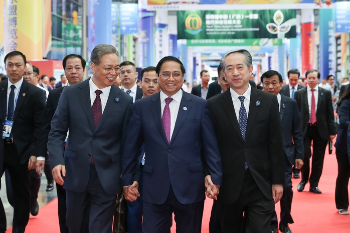 Thủ tướng mong Việt Nam thành điểm trung chuyển hàng hóa giữa ASEAN và Trung Quốc - Ảnh 3.