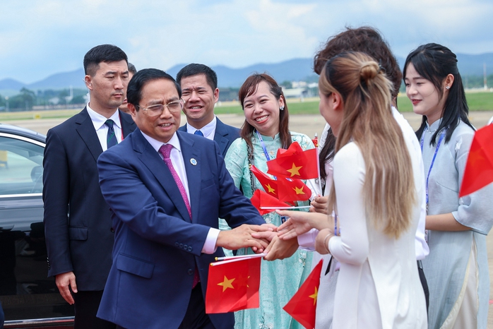 Thủ tướng mong Việt Nam thành điểm trung chuyển hàng hóa giữa ASEAN và Trung Quốc - Ảnh 16.
