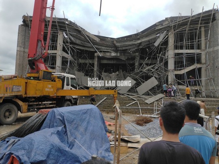 Quảng Bình: Trung tâm Văn hóa 50 tỉ đồng bất ngờ sập giàn giáo khi đổ bê tông - Ảnh 1.