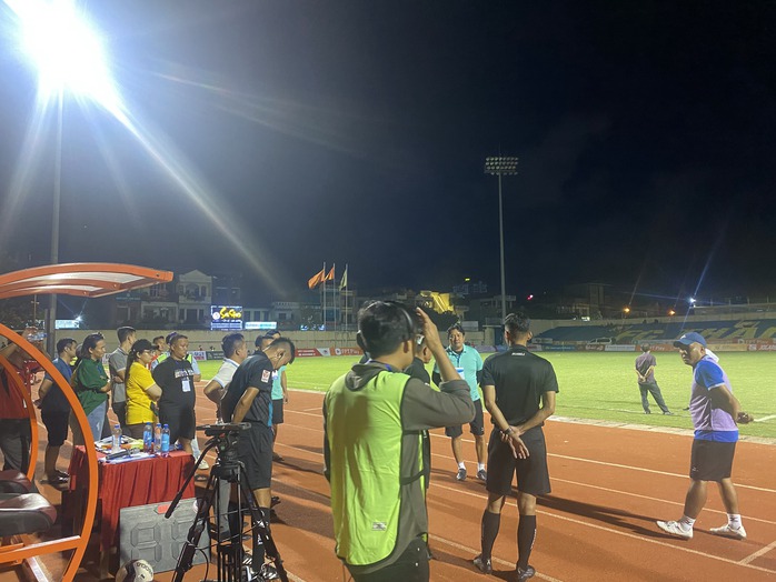 U21 Quốc gia: Đà Nẵng thắng Khánh Hòa, sân đấu gặp sự cố - Ảnh 1.