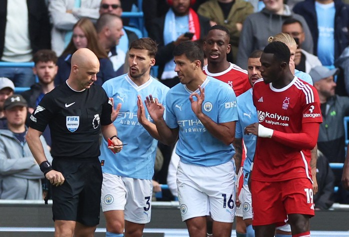 Man City duy trì mạch toàn thắng trong cơn mưa thẻ phạt  - Ảnh 3.