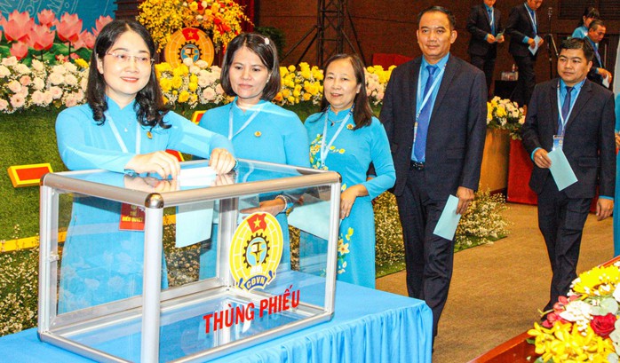 Bà Nguyễn Kim Loan tái đắc cử Chủ tịch LĐLĐ tỉnh Bình Dương - Ảnh 2.