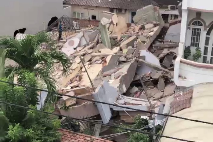 Vụ sập nhà 4 tầng tại TP HCM: Hai nạn nhân nặng, bệnh viện khởi động quy trình báo động đỏ - Ảnh 4.