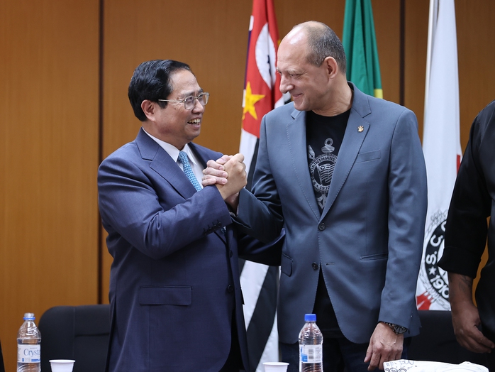 Thủ tướng đề nghị Brazil hỗ trợ Việt Nam phát triển nền bóng đá, thăm CLB Corinthians - Ảnh 3.