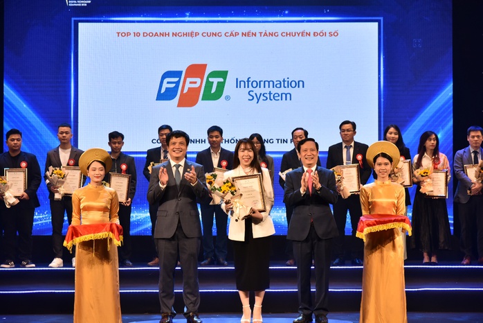 FPT giành 9 giải Top 10 doanh nghiệp CNTT Việt Nam 2023 - Ảnh 2. FPT giành 9 giải Top 10 doanh nghiệp CNTT Việt Nam 2023 - Ảnh 2.