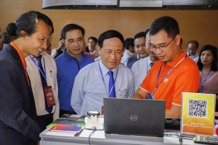 FPT trình diễn công nghệ lấy hạnh phúc của người dùng làm kim chỉ nam - Ảnh 3. FPT trình diễn công nghệ lấy hạnh phúc của người dùng làm kim chỉ nam - Ảnh 3.