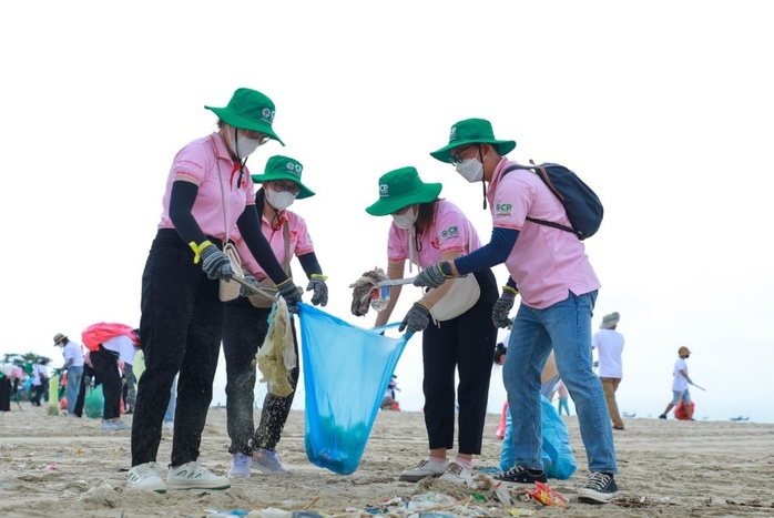 C.P. Việt Nam tham gia làm sạch bãi biển 2023 tại Bà Rịa - Vũng Tàu - Ảnh 3. C.P. Việt Nam tham gia làm sạch bãi biển 2023 tại Bà Rịa - Vũng Tàu - Ảnh 3.