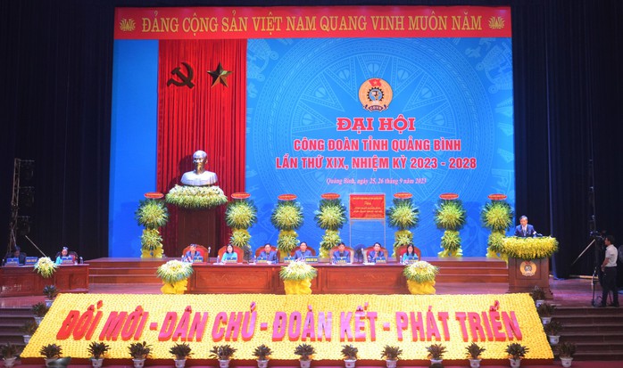 Ông Nguyễn Tiến Nam tái đắc cử Chủ tịch LĐLĐ tỉnh Quảng Bình - Ảnh 1.